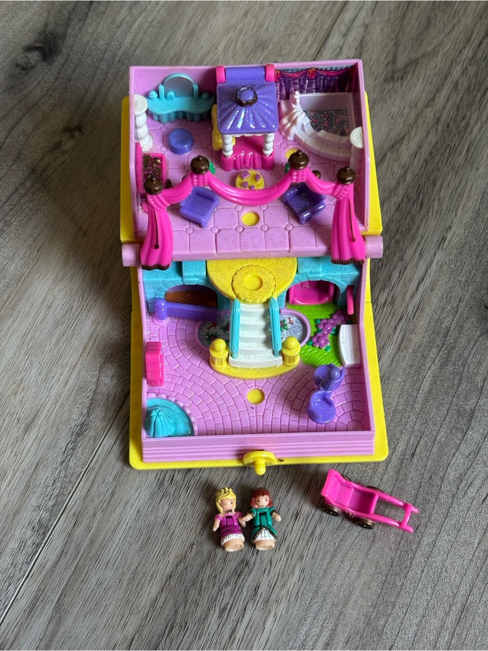 Princess Palace - 90s vintage Polly Pocket 1995 with 3 figures